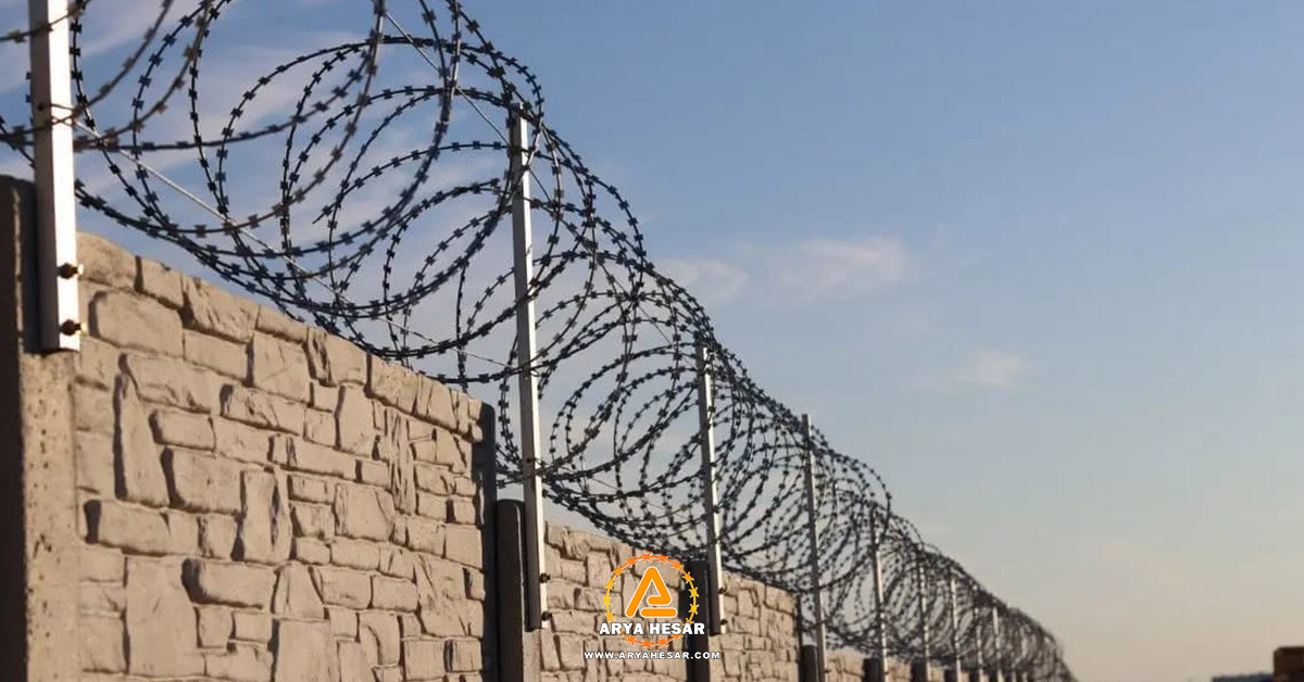 راهنمای جامع نصب سیم خاردار